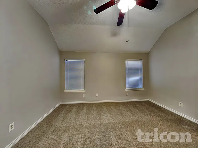 2758 Briar Hill Dr — Photo 11