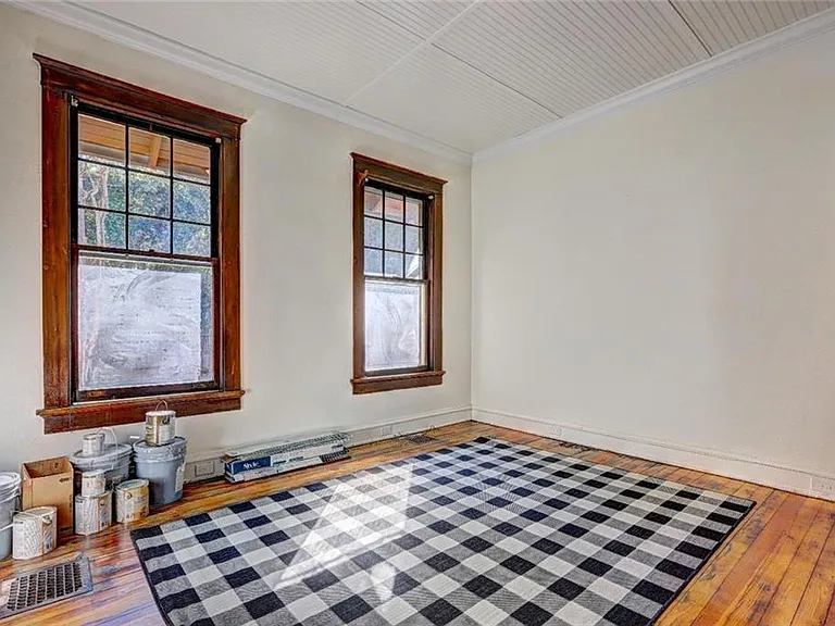 2733 Hillcrest Ave — Photo 37