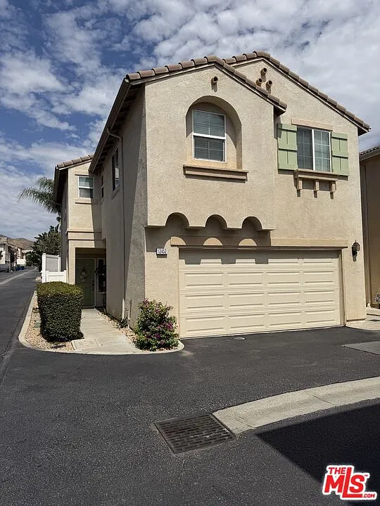 3 bed, 2.5 bath, 1810 sqft, $3,900 — Photo 3