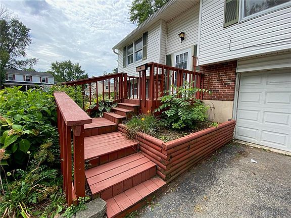 4th image of 447 Katy Ln