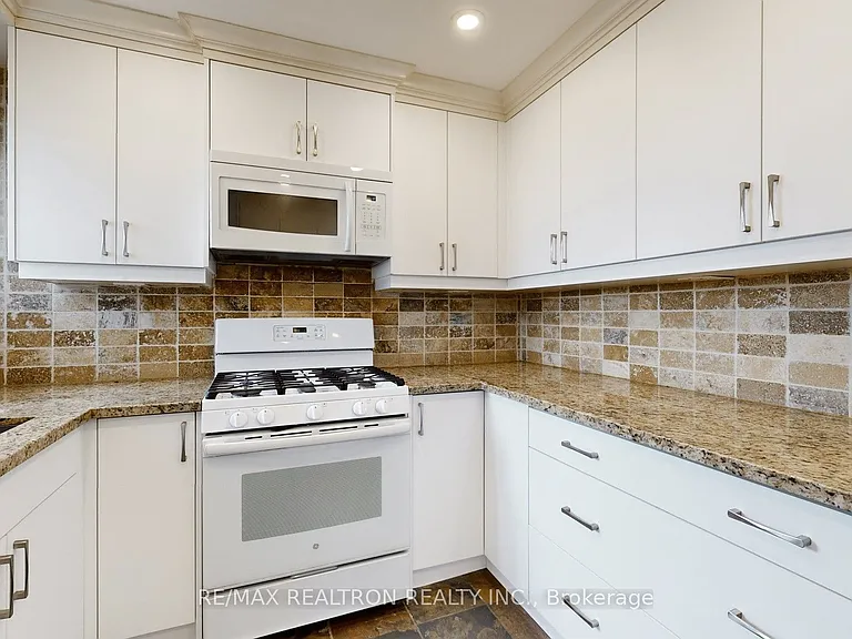 24 Fenelon Dr — Photo 19