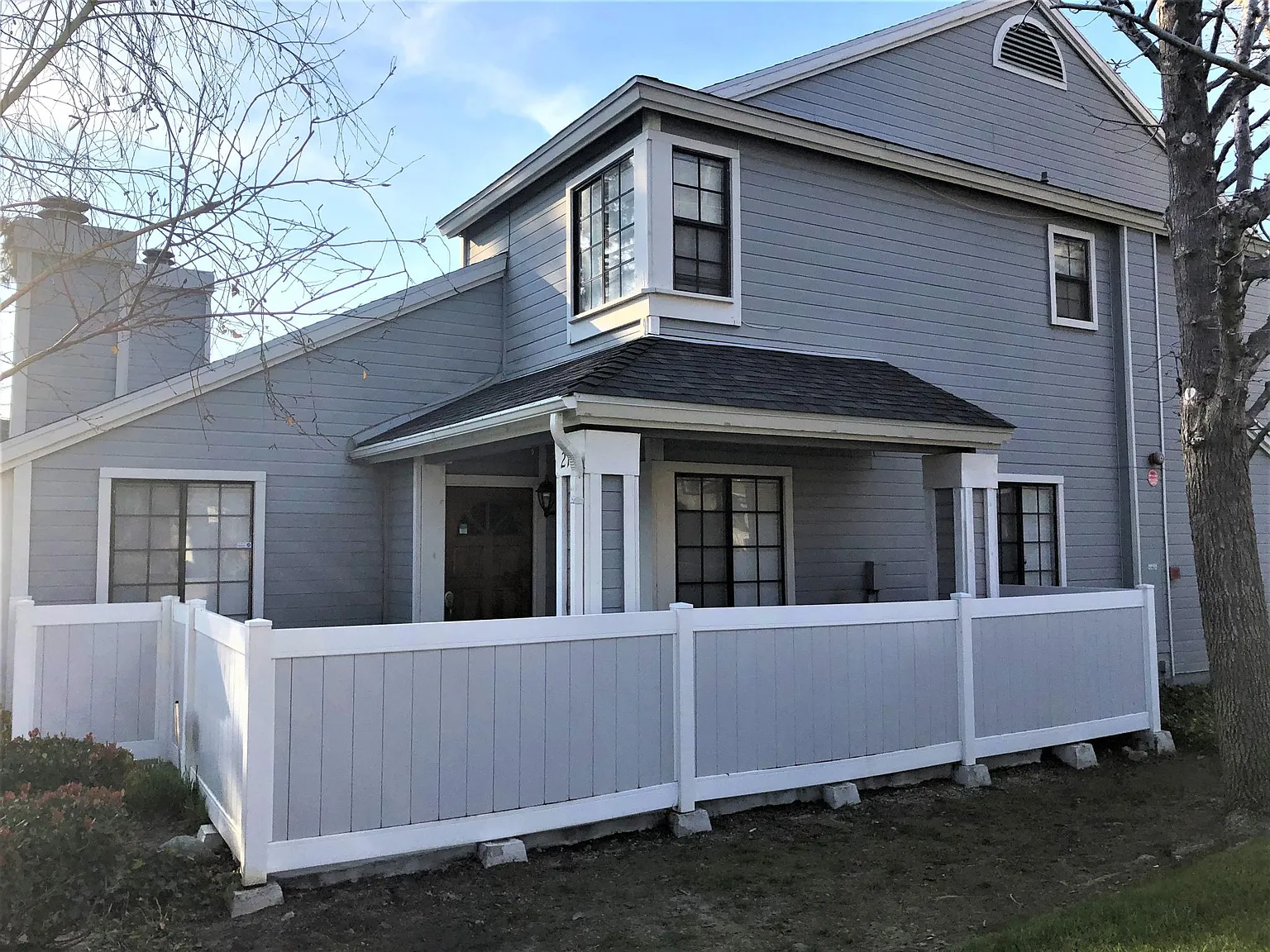 218 Spruce Ct — Photo 3
