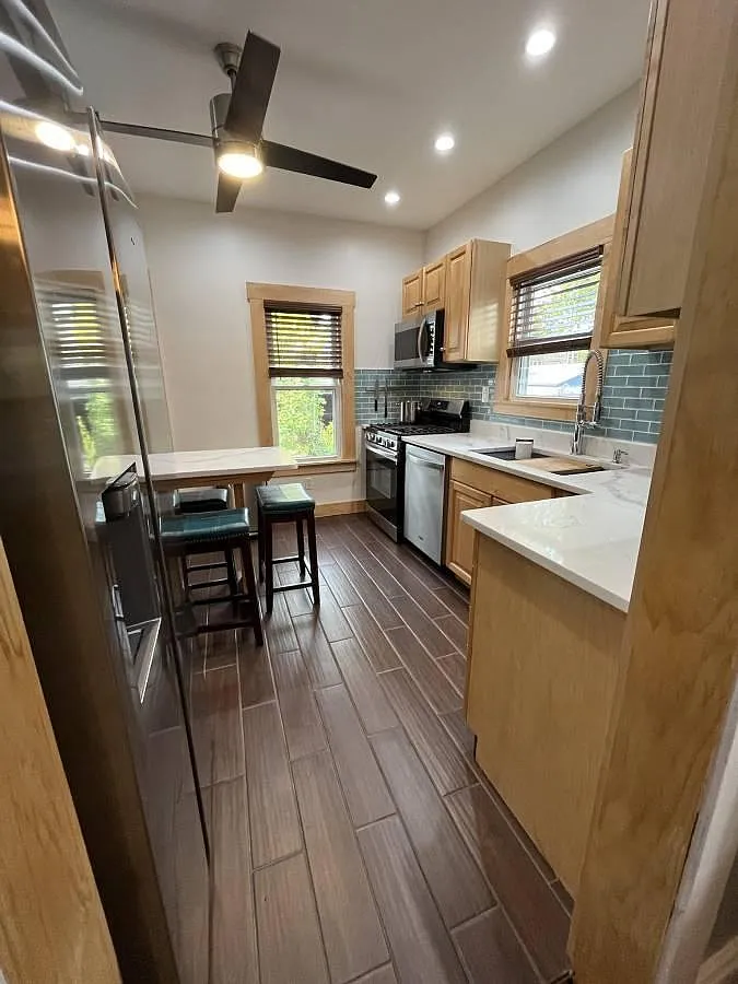 1384 Kenilworth Ave — Photo 3