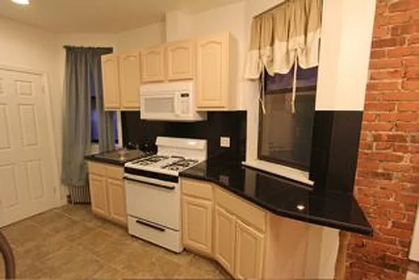 Rented by Robyn Lee, LREB | media 31