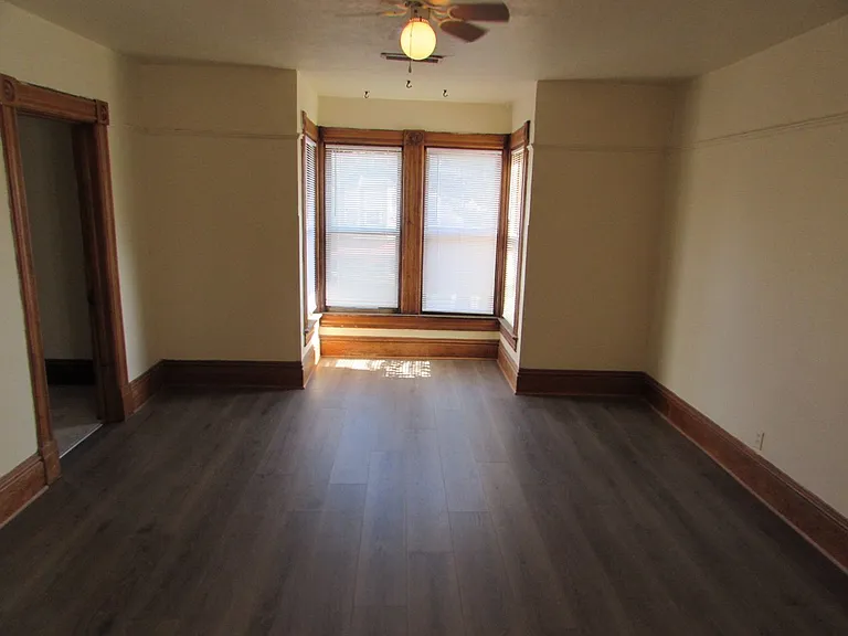 828-830 E Johnson St — Photo 17