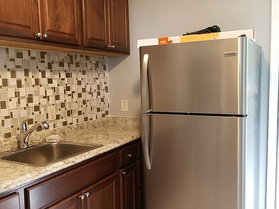 3rd image of 805 N 33rd St