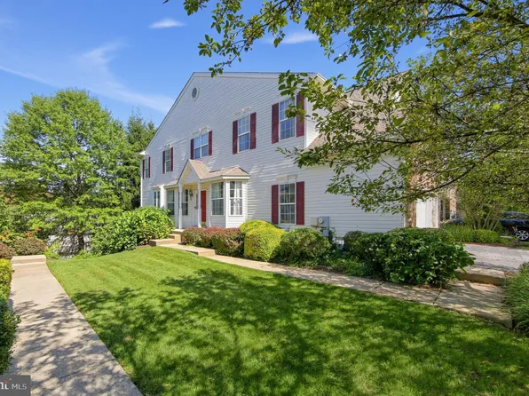 135 Fringetree Dr, West Chester, PA 19380