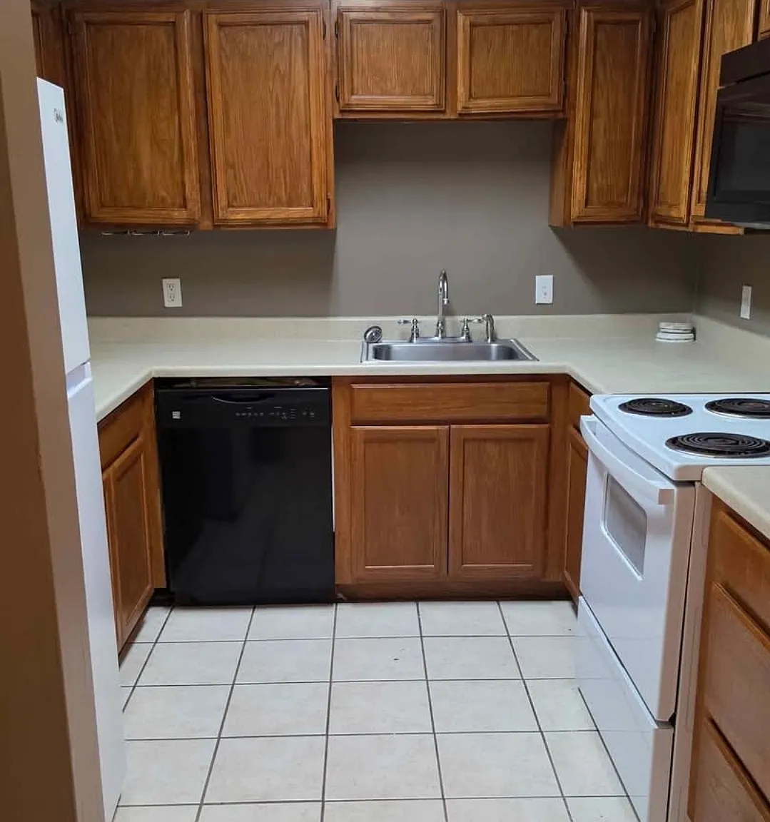 3 bed, 12 sqft, $1,150 — Photo 3