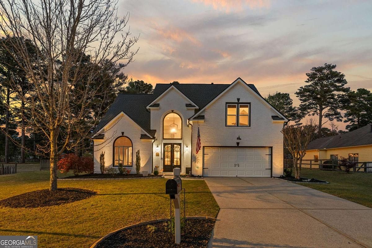 3211 Stillwater Dr