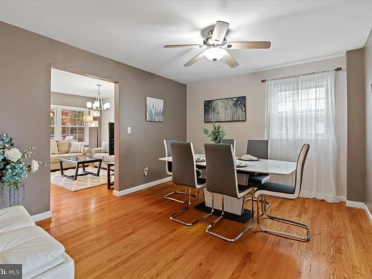 394 Franklin Ave — Photo 8