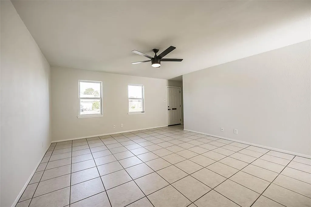 2 bed, 1.5 bath, 1400 sqft, $1,850 — Photo 4