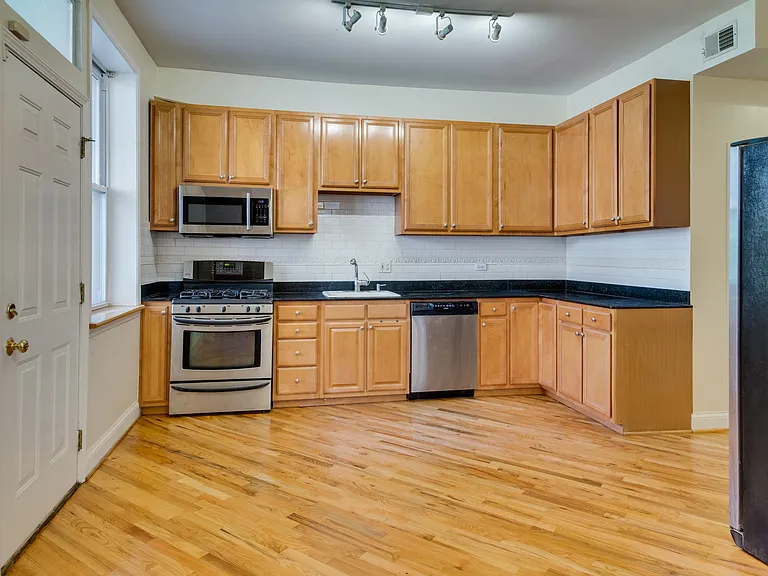 5207 S Blackstone Ave — Photo 9