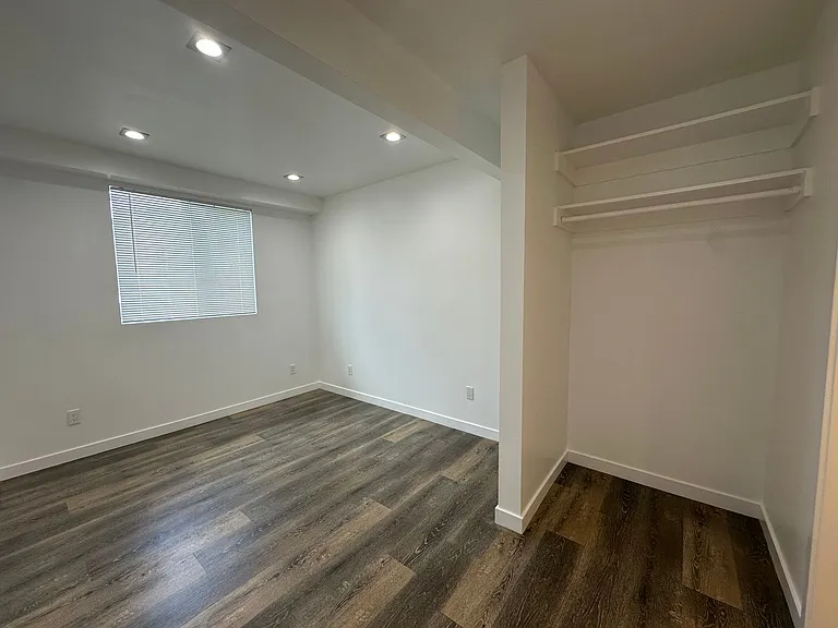 869 Glenway Dr — Photo 9