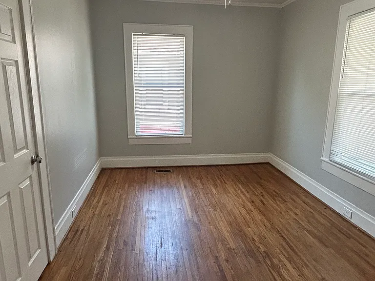 73 Douglas Ave NW — Photo 18