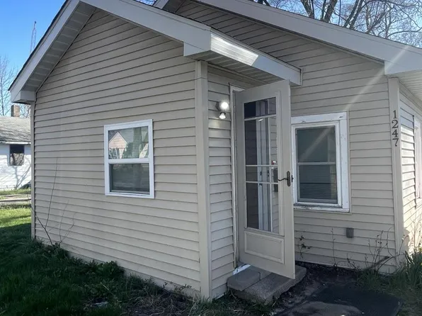 1247 Pavone St, Benton Harbor, MI 49022