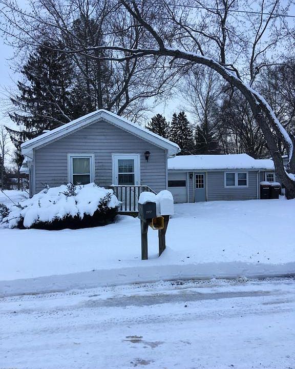 1st image of 114 Oak St