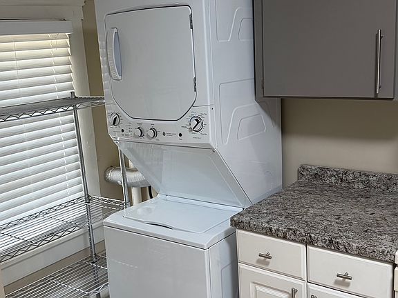 5th image of 423 N Ridgewood Ave #2