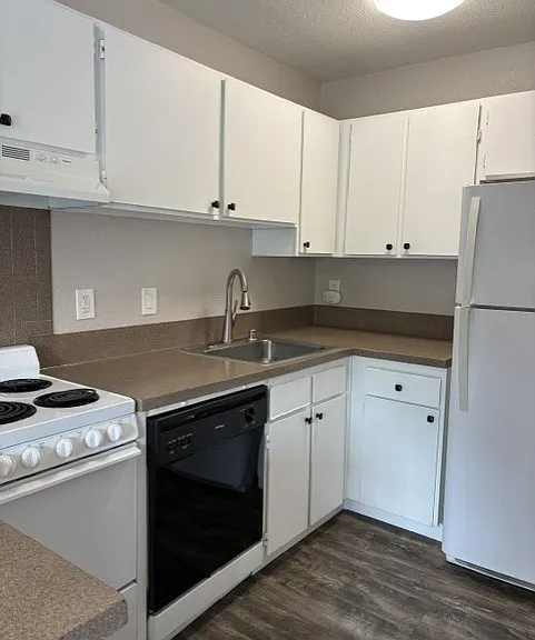 4526 S Henderson St #201 — Photo 6