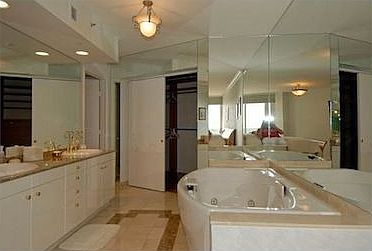 4th image of 19333 Collins Ave APT 1007