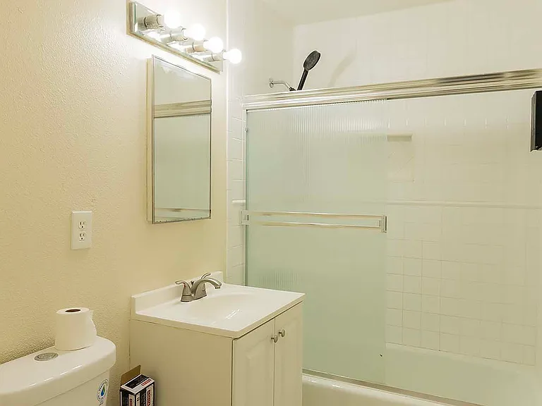 1932 Gates Ave #A — Photo 15
