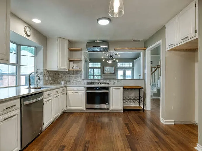 5917 Charles Schreiner Trl — Photo 3