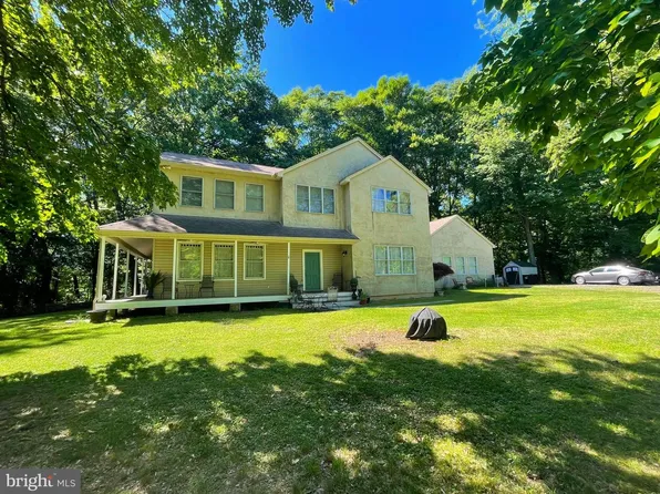 1453 Makefield Rd, Morrisville, PA 19067