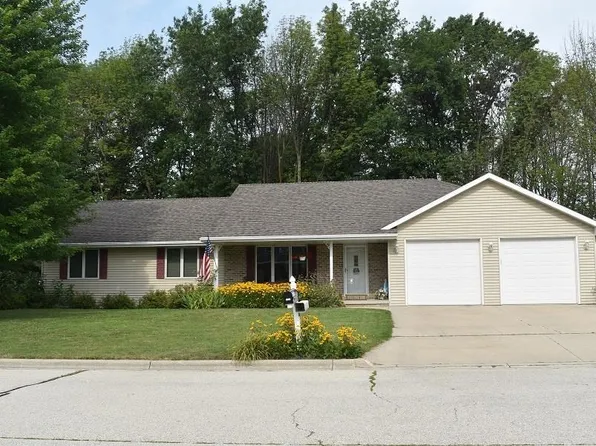 1739 Pine Tree Ln, Luxemburg, WI 54217