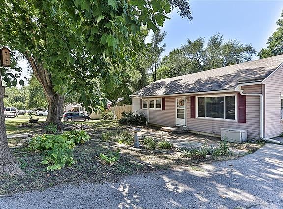 2nd image of 730 N 80th Pl