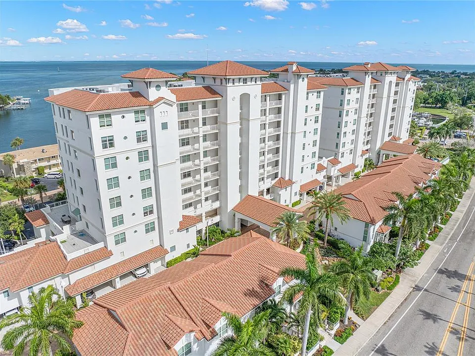 1325 Snell Isle Blvd NE #812