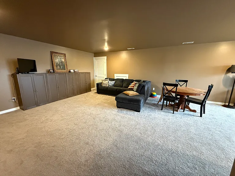 English Oak Dr — Photo 28