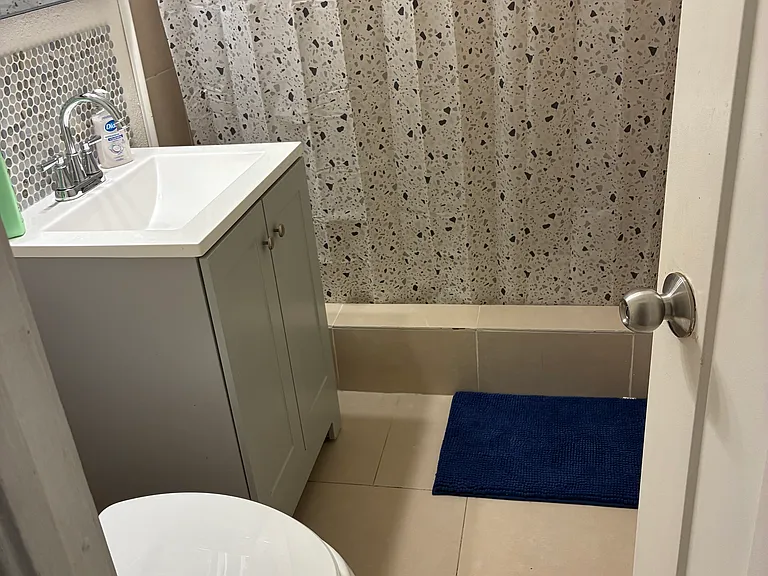 1008 E River Dr — Photo 4