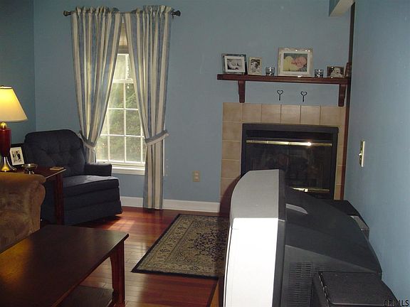 3rd image of 525 Elk Cir