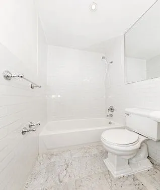 320 W 14th St #3 — Photo 13