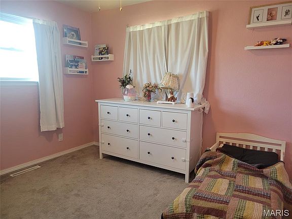 4th image of 600 S Old Saint Louis Rd