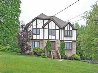 167 Herbst Rd, Coraopolis, PA 15108