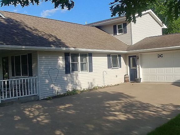 2nd image of 204 1st St SE