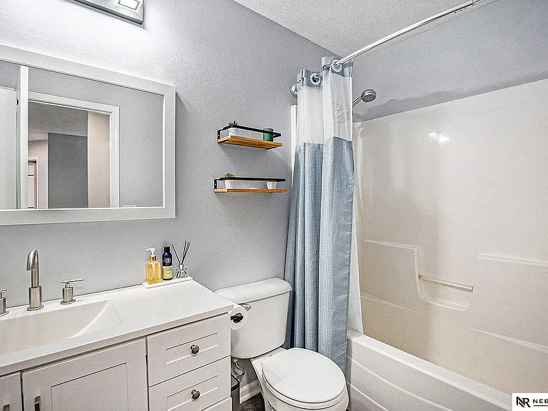 18552 Polk St — Photo 23