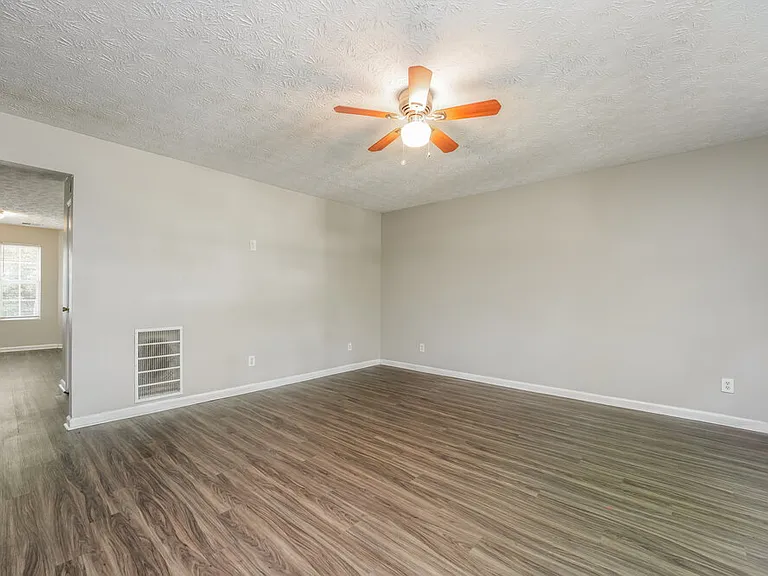 2286 Strathmoor Manor Dr — Photo 5