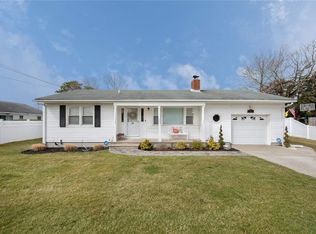 1 Fordham Dr, Hampton Bays, NY 11946