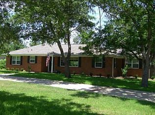 804 Tanglewood Dr, Bryan, TX 77802