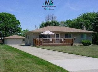 37400 Curwood Dr, Sterling Heights, MI 48310