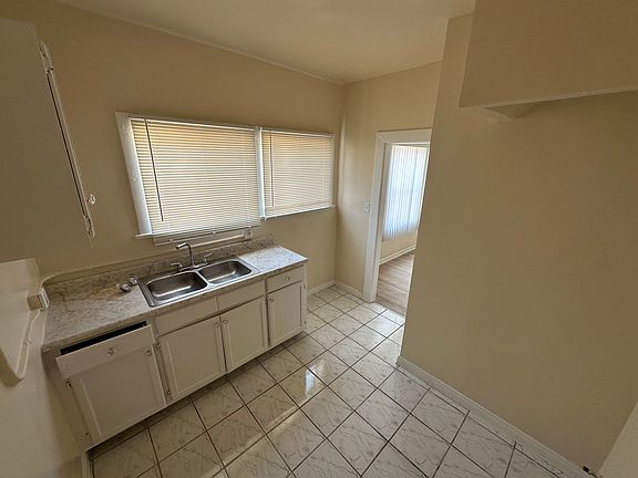 5th image of 3846 S Grand Ave APT 18