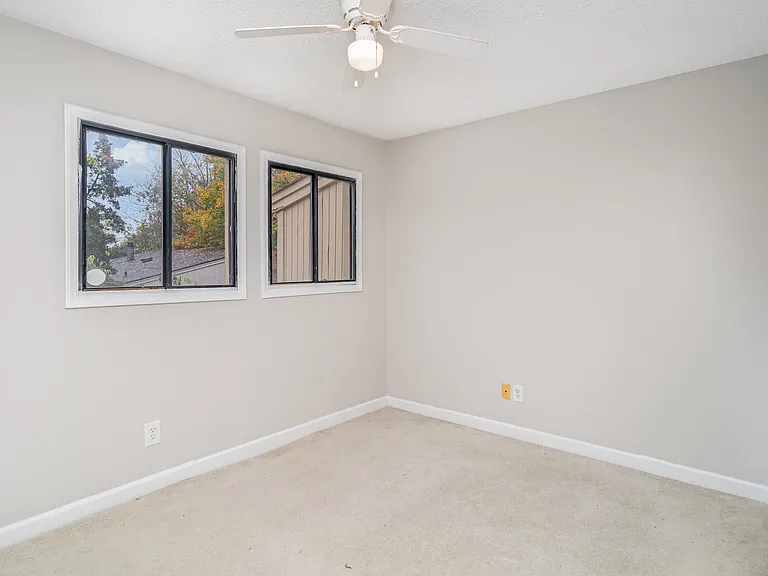 8005 Horse Chestnut Ln — Photo 20