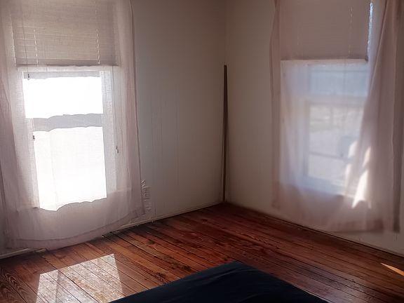 4th image of 612 E Grove St