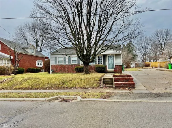 325 McKinley Ave, Carrollton, OH 44615