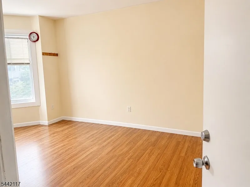 3 bed, 1.0 bath, $2,000 — Photo 4