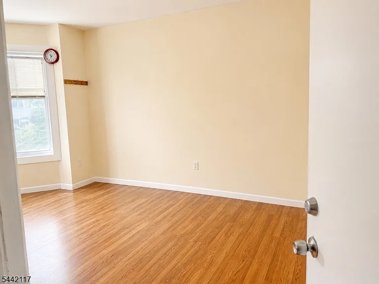 316 Clifton Ave — Photo 4