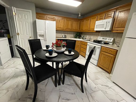 3rd image of 100 S Lum Ln #102