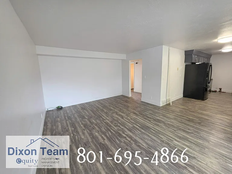 2327 Chateau Dr #1 — Photo 3