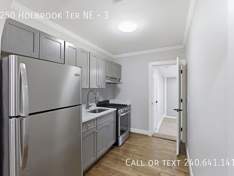 1250 Holbrook Ter NE #3 — Photo 5